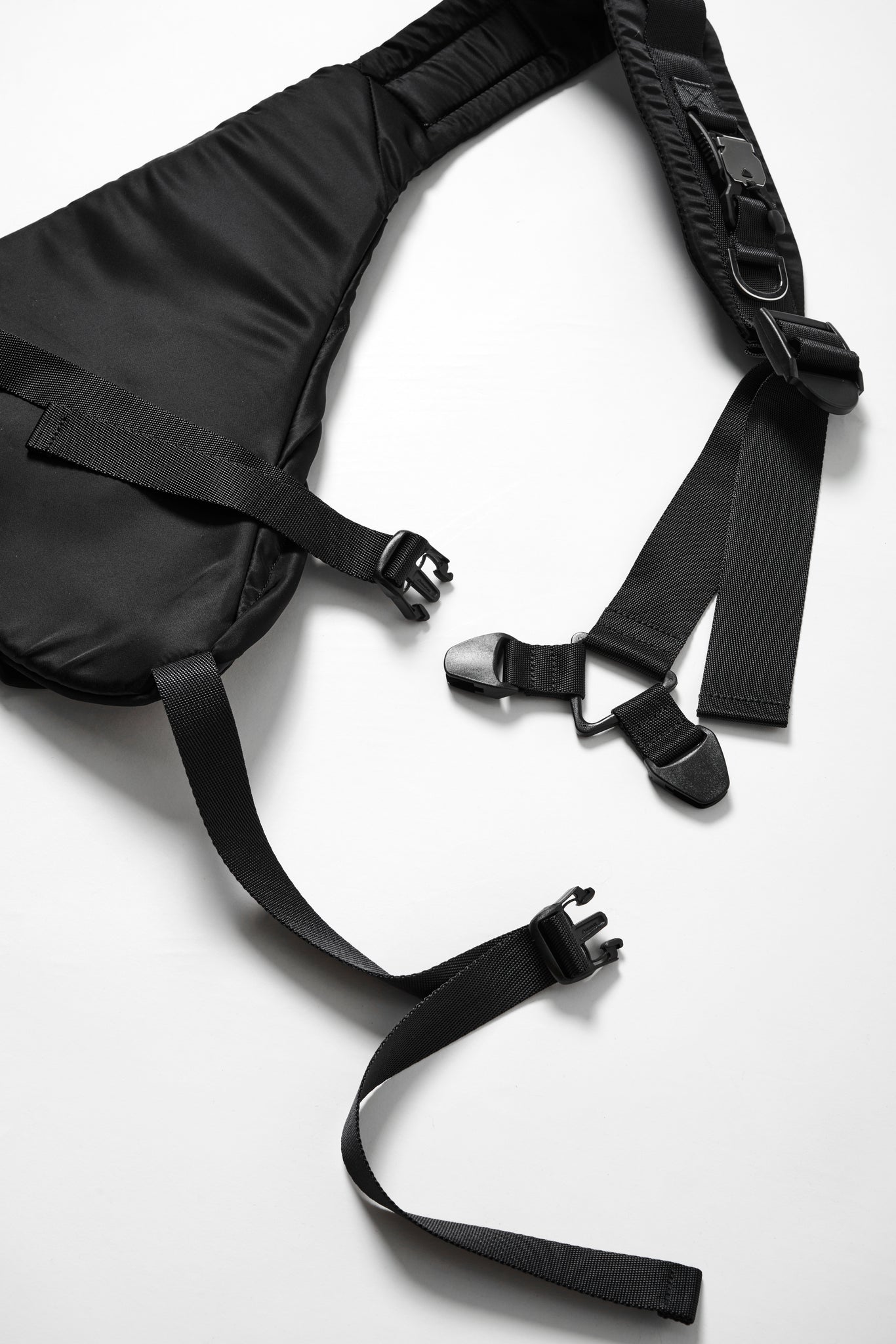 TRIANGLE SLING BAG S .12【BLACK】