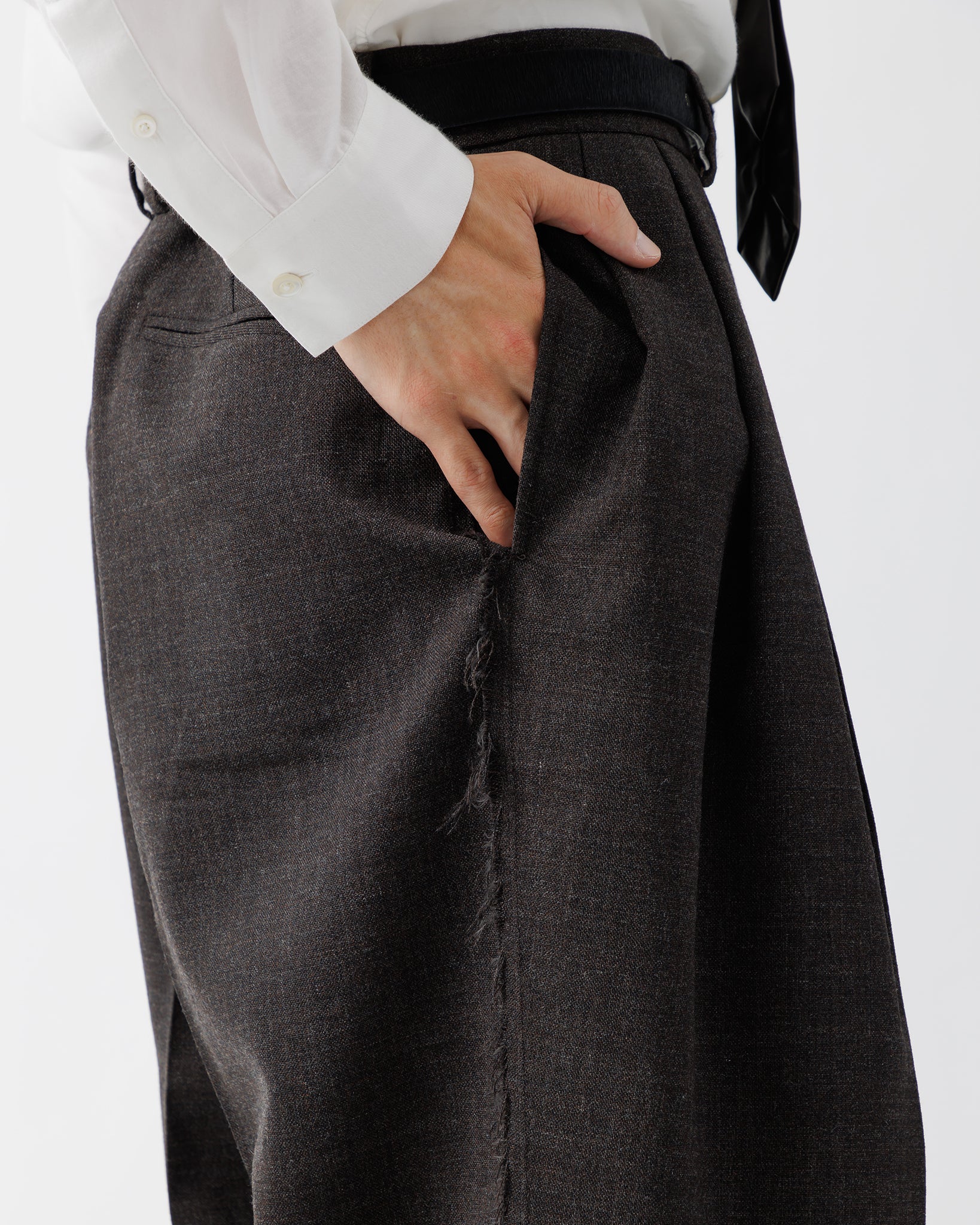 ROUGH WOOL 3TUCK BAGGY TROUSERS .15【DARK BROWN】