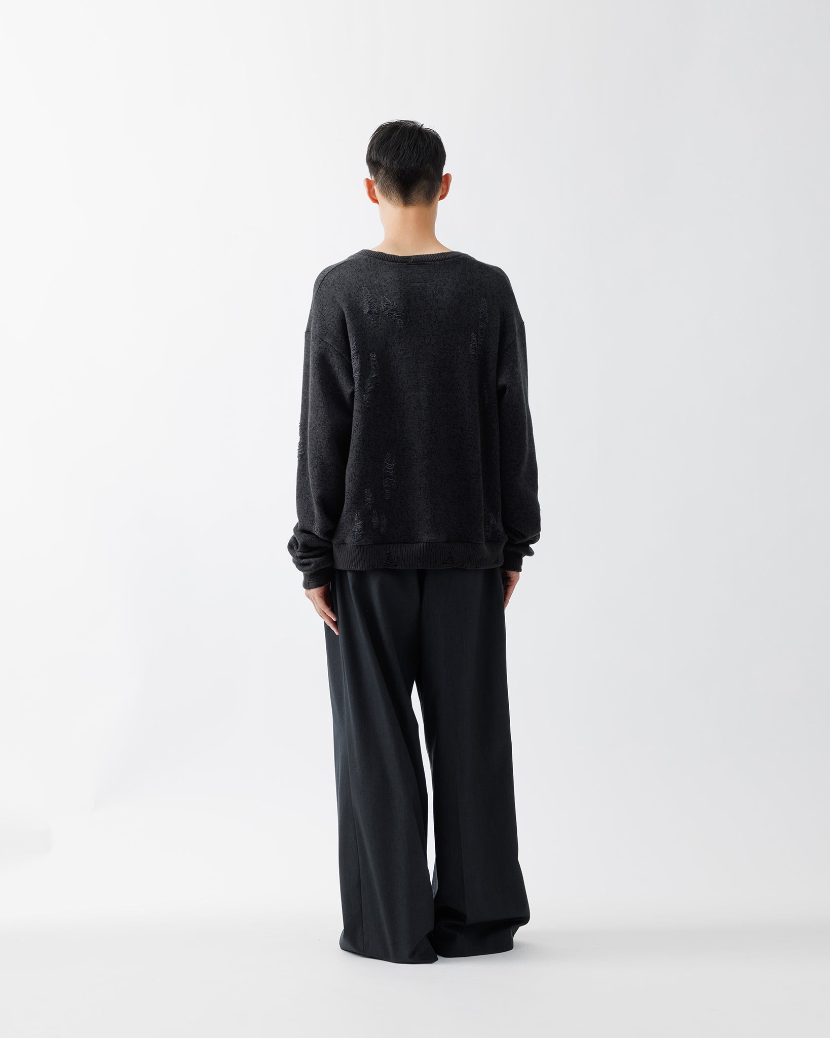 ANIMAL JACQUARD V-NECK KNIT .15【BLACK RHINO】