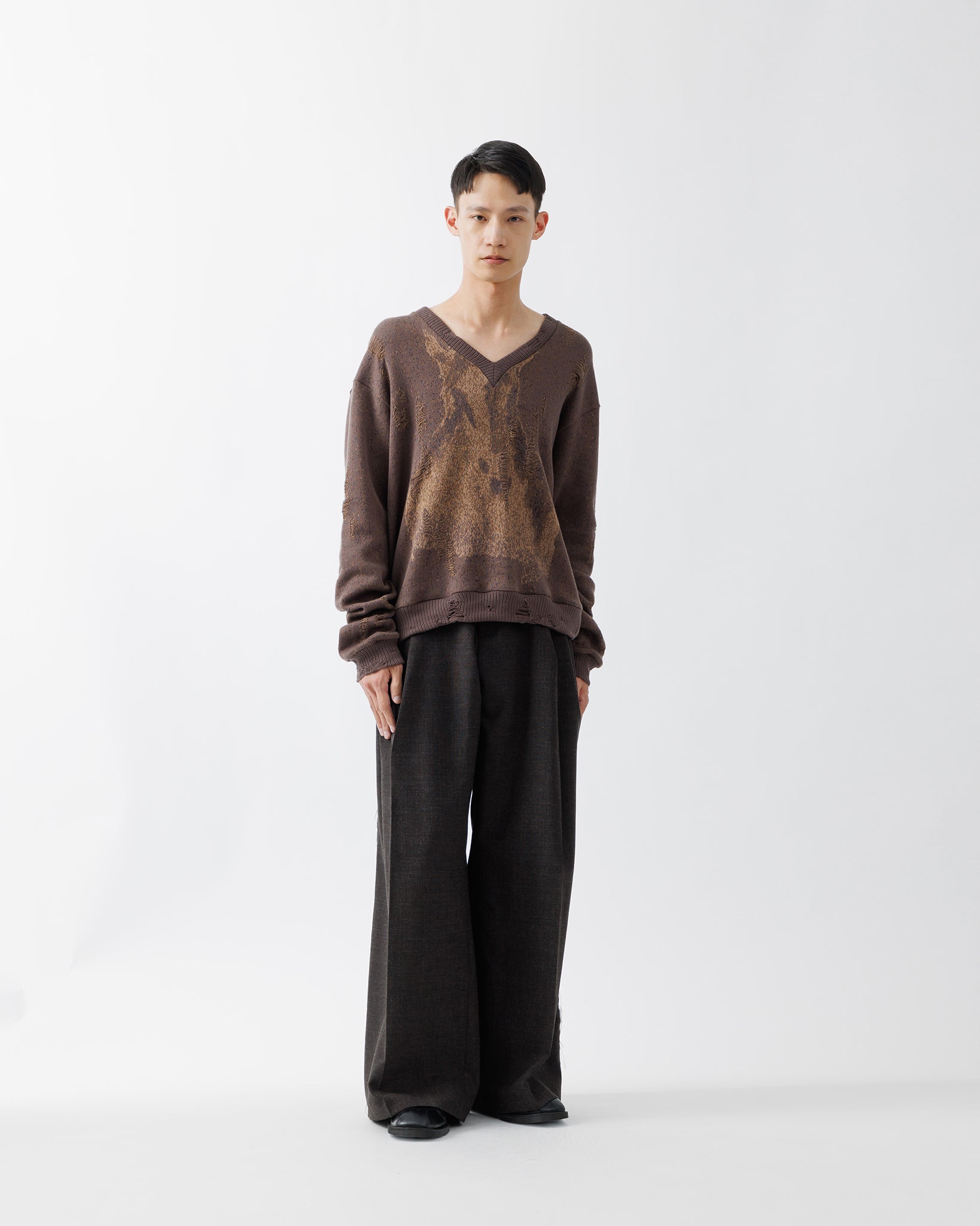 ANIMAL JACQUARD V-NECK KNIT .15【BROWN HORSE】