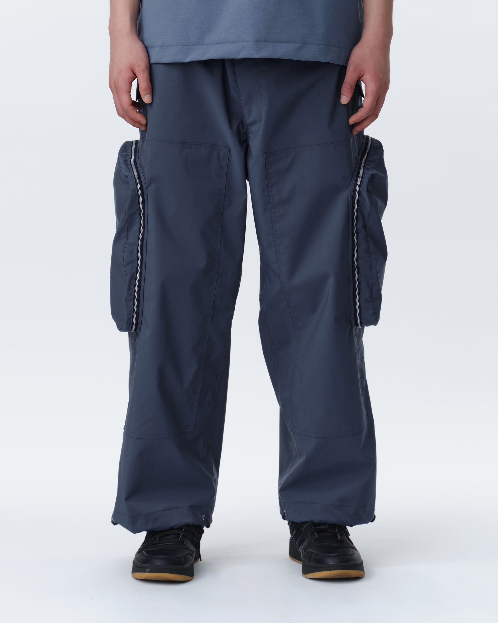 COVERED POCKET CROPPED CARGO PANTS .11 [ASH BLUE]