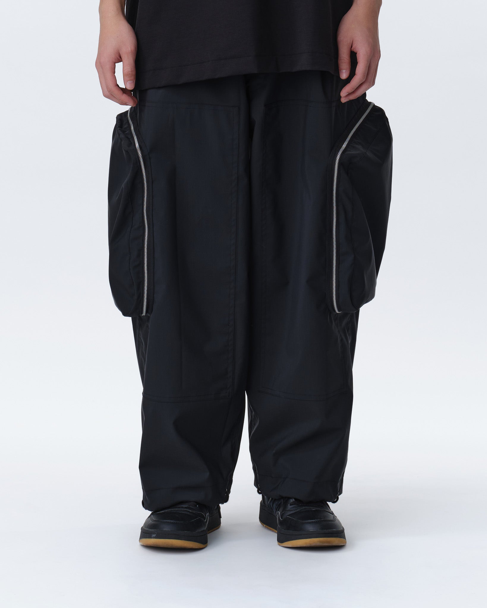 COVERED POCKET CROPPED CARGO PANTS .11【BLACK】 – SUBLATIONS COVERED POCKET CROPPED CARGO PANTS .11【BLACK】 – SUBLATIONS